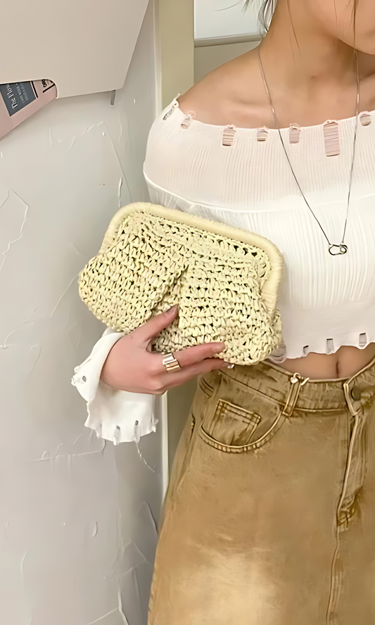 TIDE:  Stilvolle Rattan-Clutch